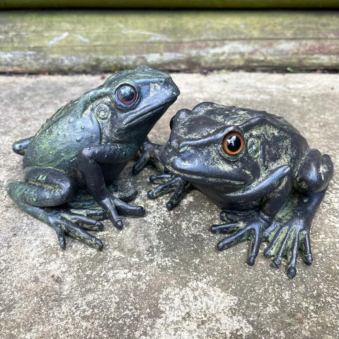 2Pc Green Resin Frog Statues Real Life Animal Indoor Outdoor Sculpture Ornaments