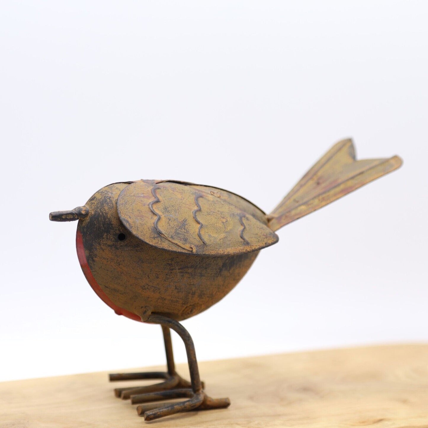 Rustic Metal Garden Robin Ornament Outdoor Tin Robin Bird Vintage Decoration