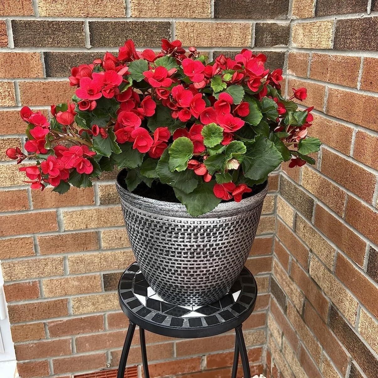 30cm Silver Plastic Round Cromarty Planter Antique Plant Flowers Pot Cover