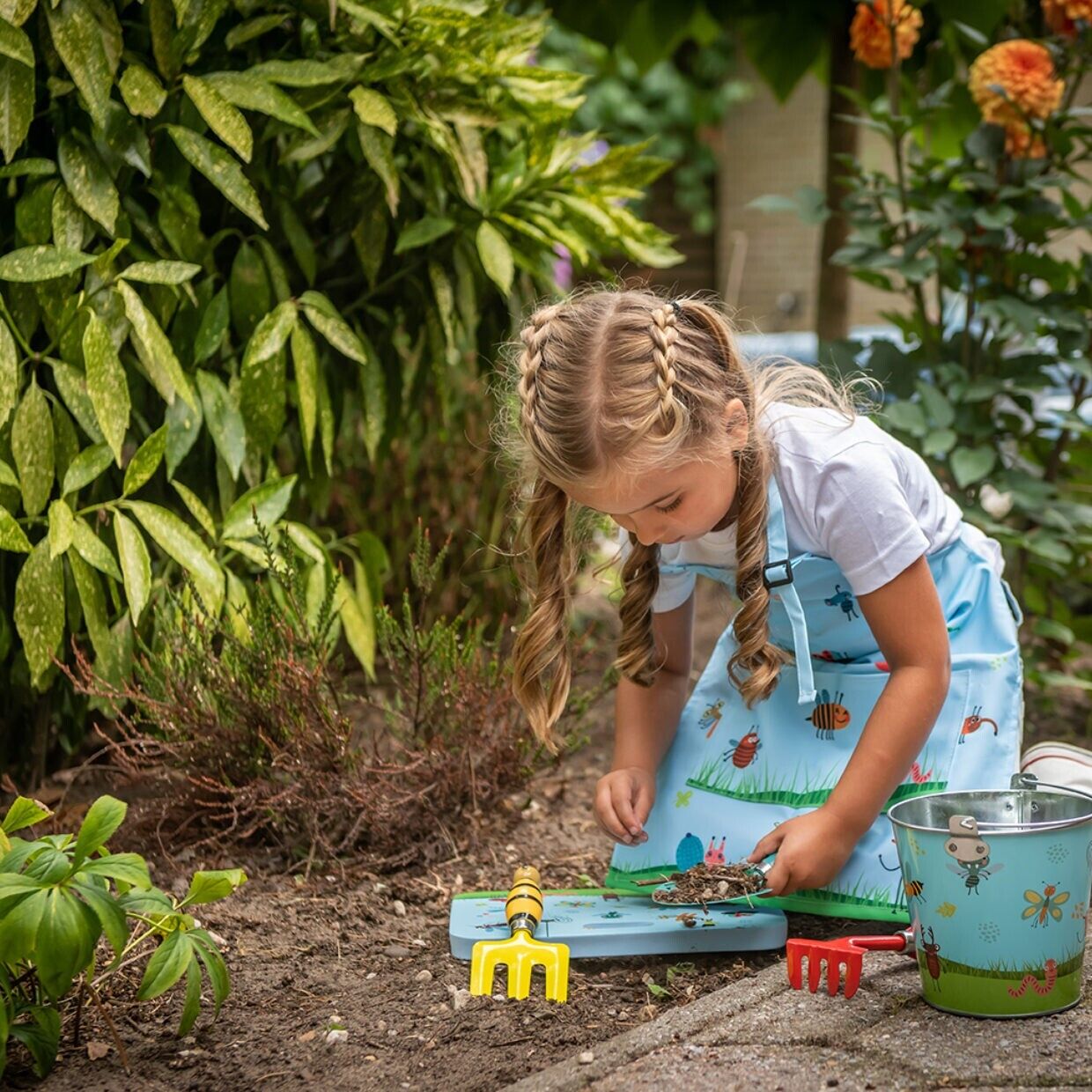 Girls Boys Gardening Tools Set Shovel Rake Trowel Gloves Watering Can Bucket