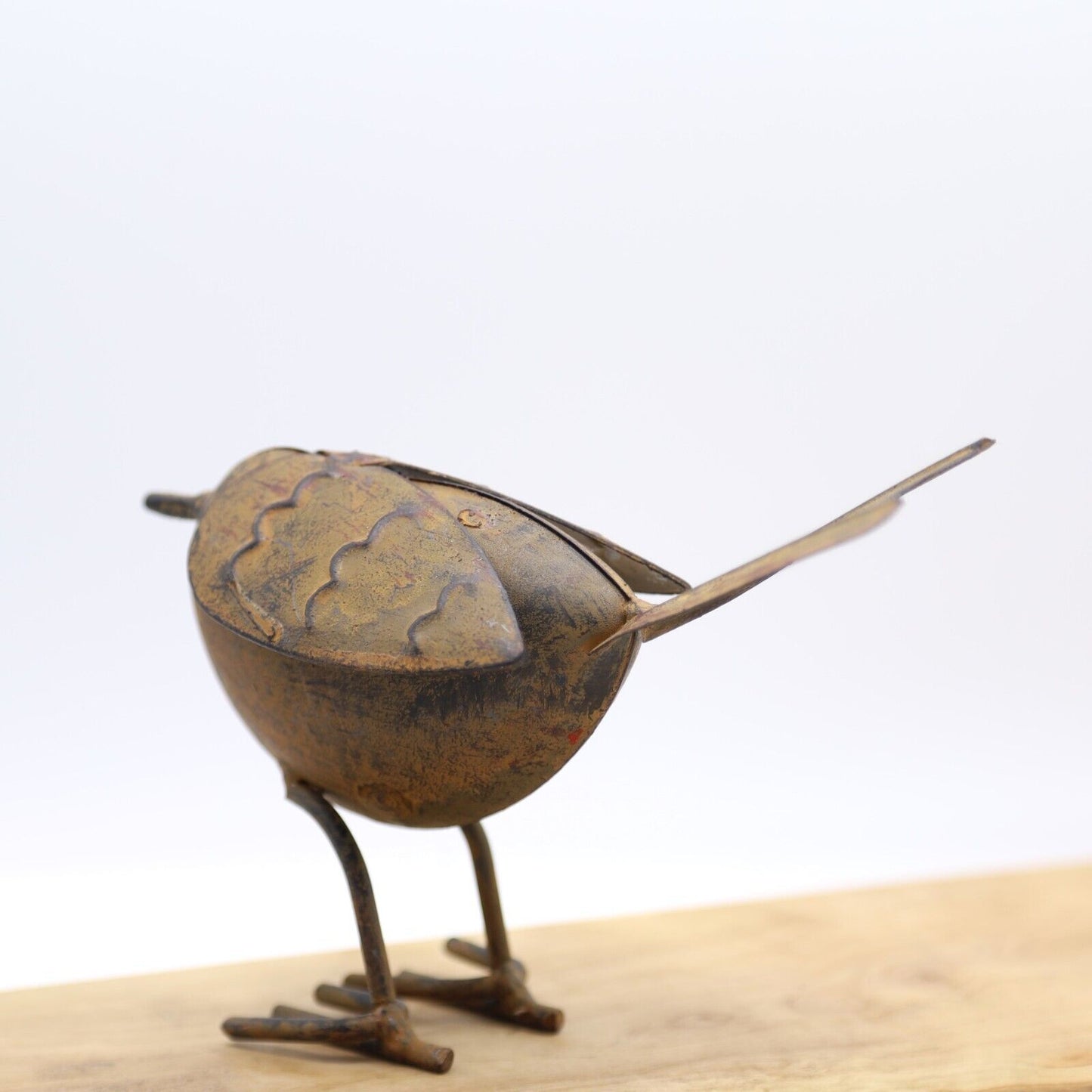 Rustic Metal Garden Robin Ornament Outdoor Tin Robin Bird Vintage Decoration