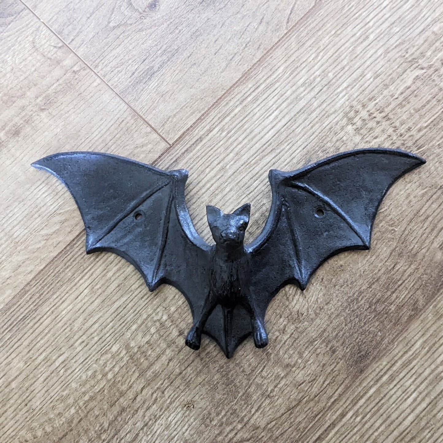 Large Wall Hanging Bat Flying Hook Hanger Halloween Spooky Decor 26cm Cast Iron