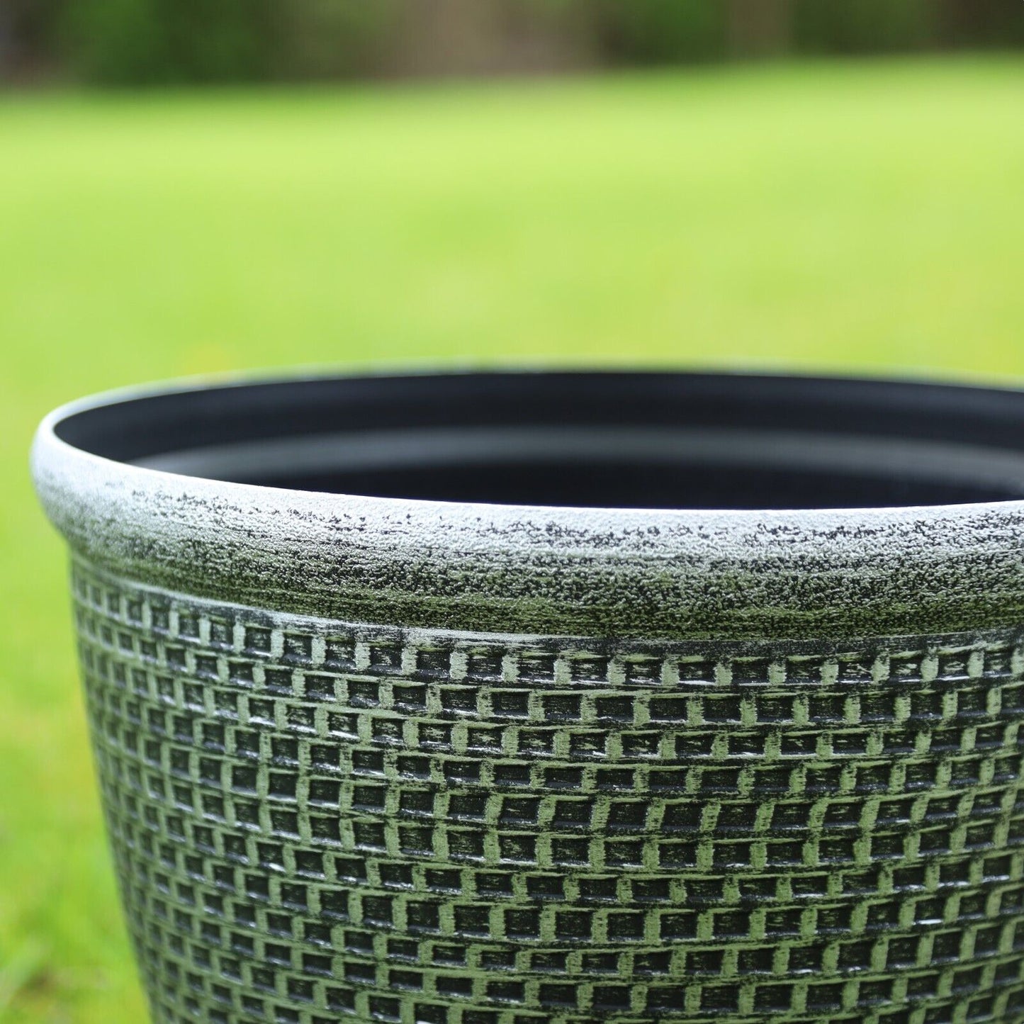 30cm Silver Plastic Round Cromarty Planter Antique Plant Flowers Pot Cover