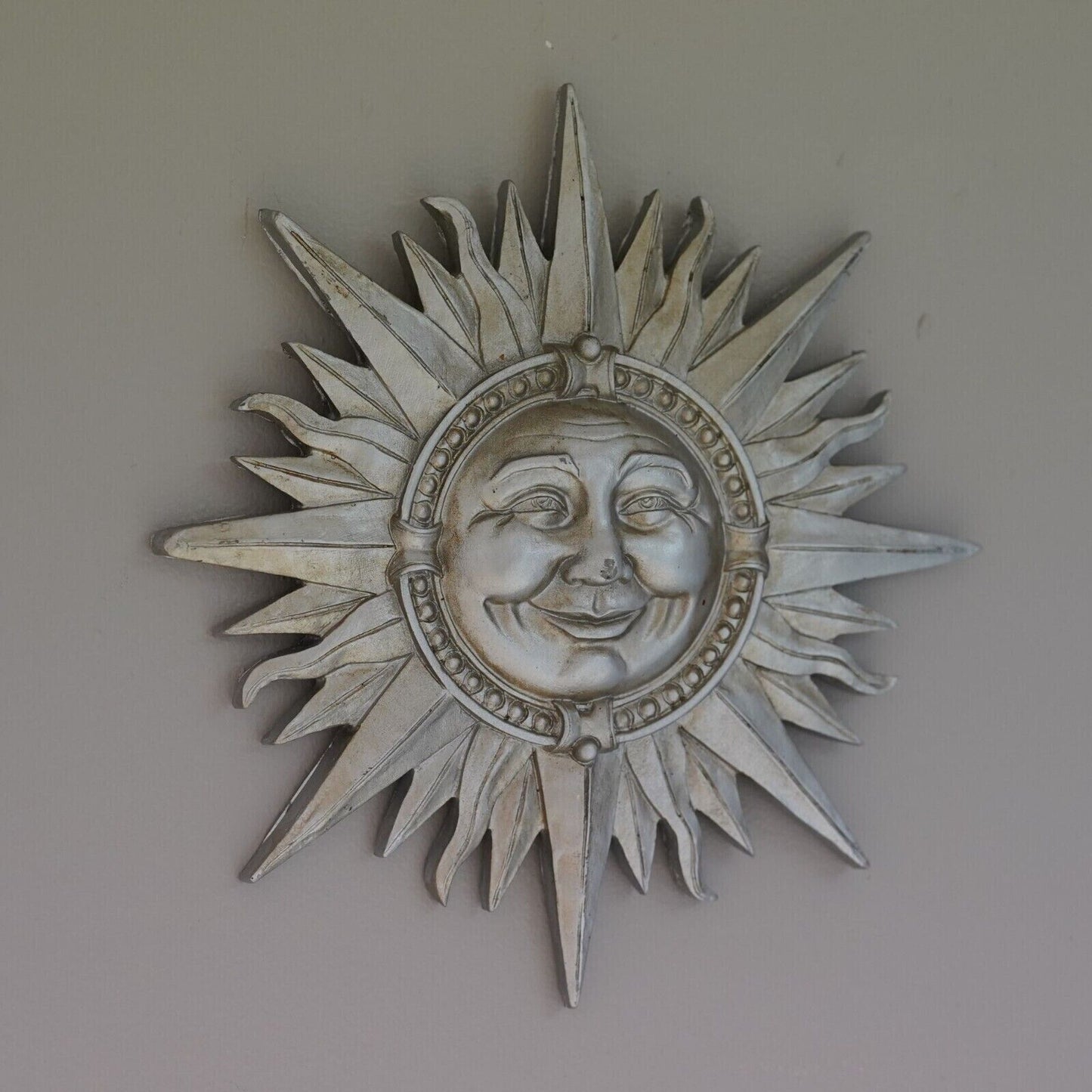 Silver Resin Sun Hanging Wall Plaque Garden Outdoor Home Smiling Statue Ornament