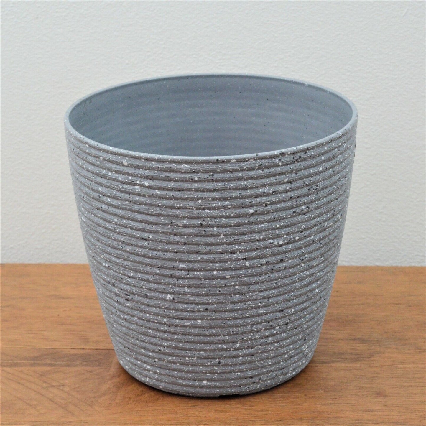 18cm Round Plastic Plant Herb Flower Pot Planter Ribbed Grey Speckled Design