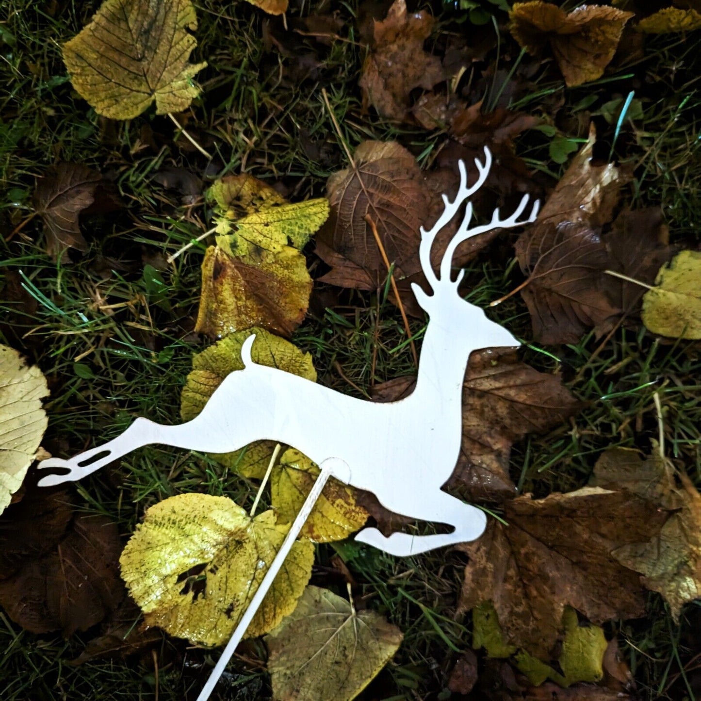 Rustic White Reindeer Metal Art Garden Stake Christmas Decor Outdoor Ornament