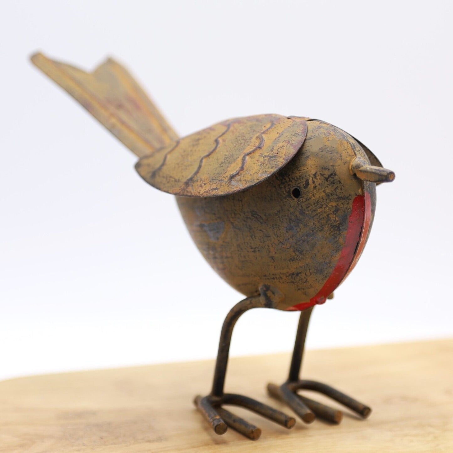 Rustic Metal Garden Robin Ornament Outdoor Tin Robin Bird Vintage Decoration