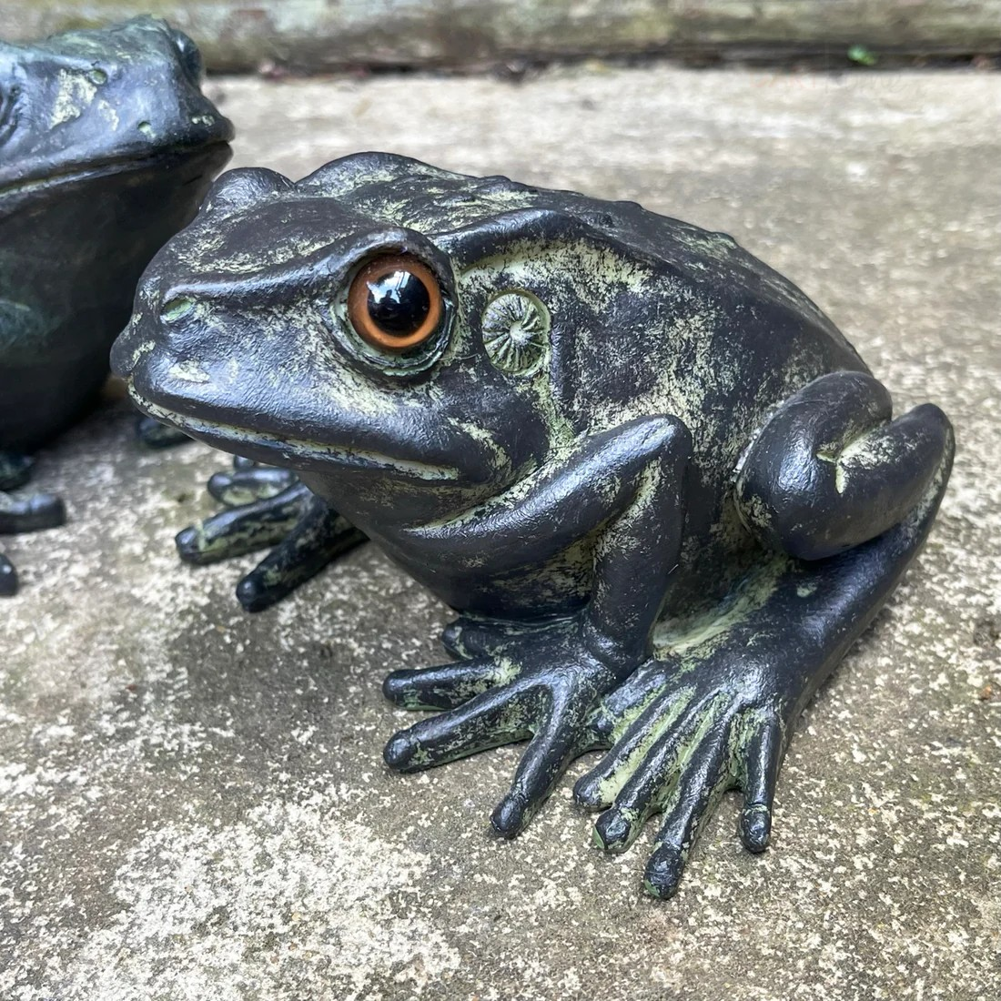 2Pc Green Resin Frog Statues Real Life Animal Indoor Outdoor Sculpture Ornaments