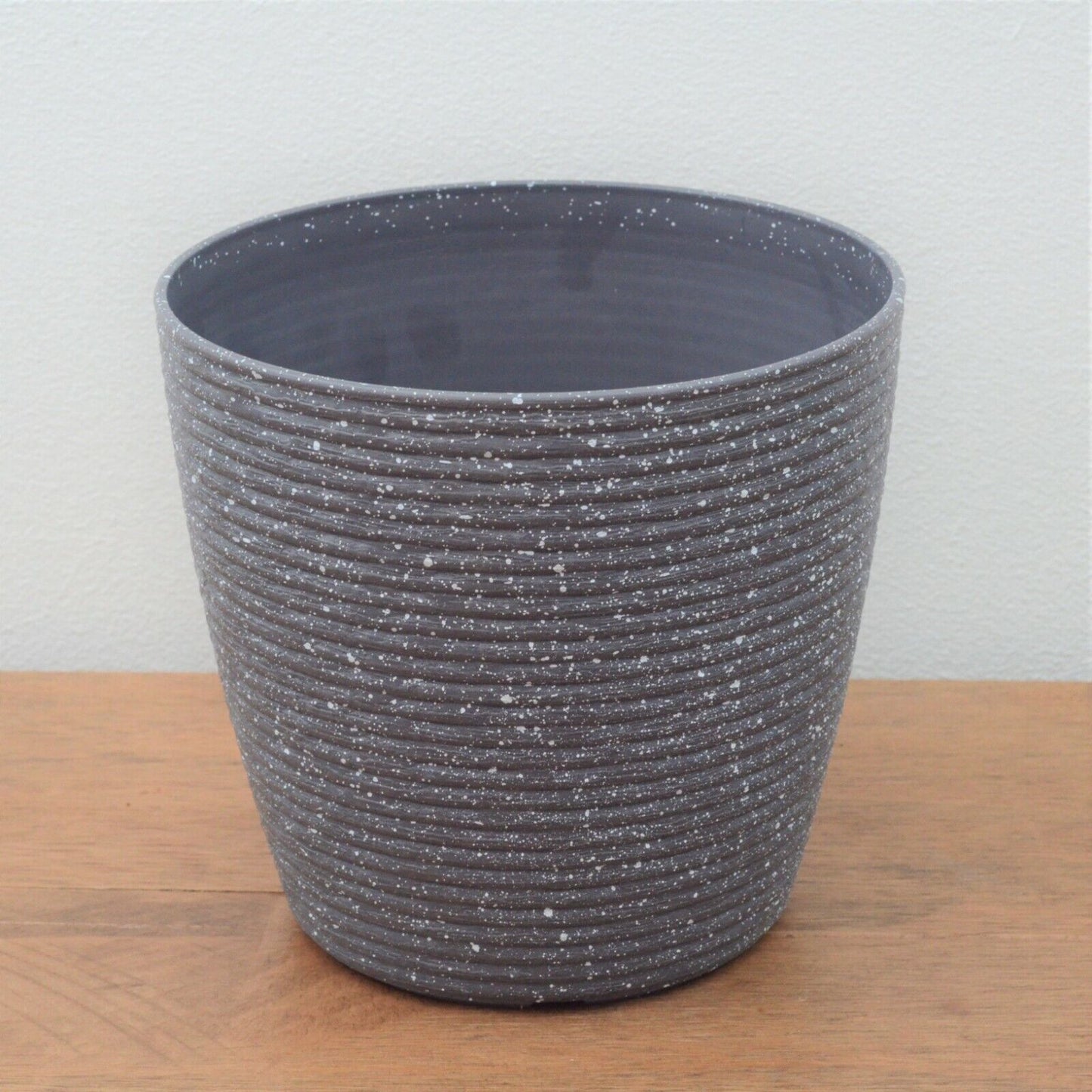 18cm Round Plastic Plant Herb Flower Pot Planter Ribbed Grey Speckled Design