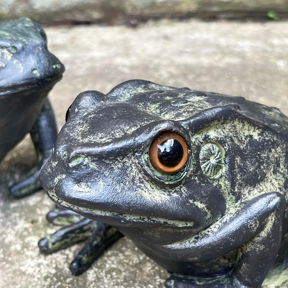 2Pc Green Resin Frog Statues Real Life Animal Indoor Outdoor Sculpture Ornaments