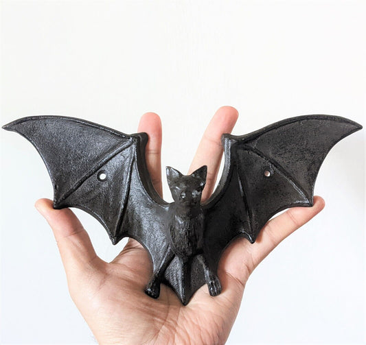 Large Wall Hanging Bat Flying Hook Hanger Halloween Spooky Decor 26cm Cast Iron