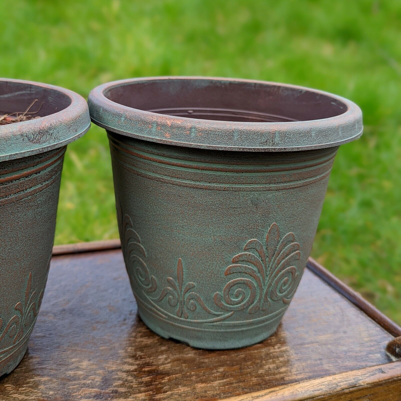 Planter Set of 2 Copper Green Plastic Plant Pot 16cm Metallic Round 1.9L Garden
