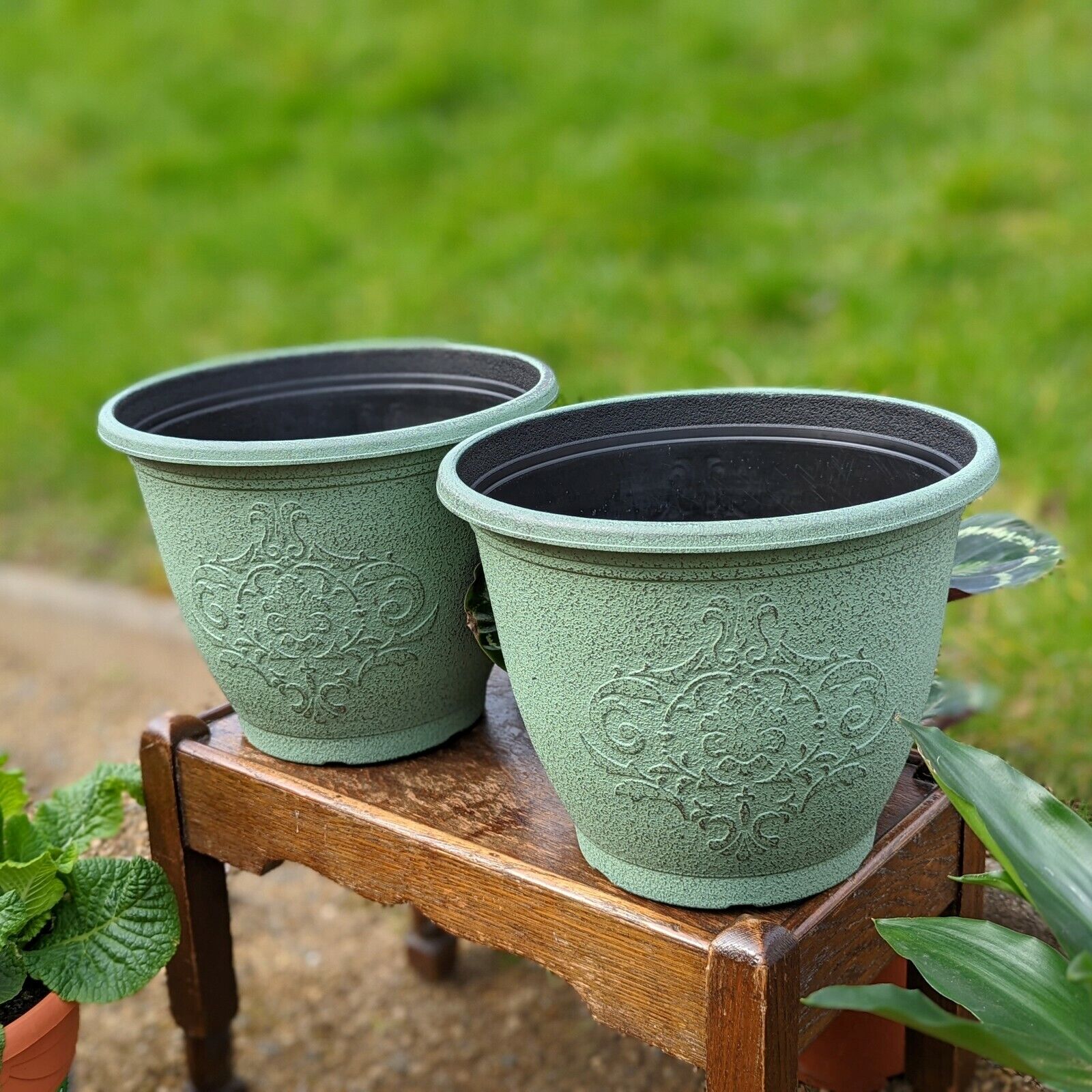 Set of 2 Green Plastic Garden Plant Pot 22cm Metallic 6L Round Planter Cover