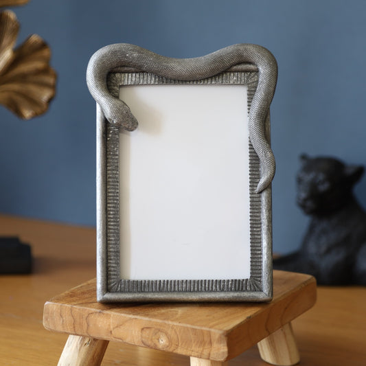 Resin Silver Snake Photo Frame 4x6inch Picture Holder Frame Sculpture Decoration