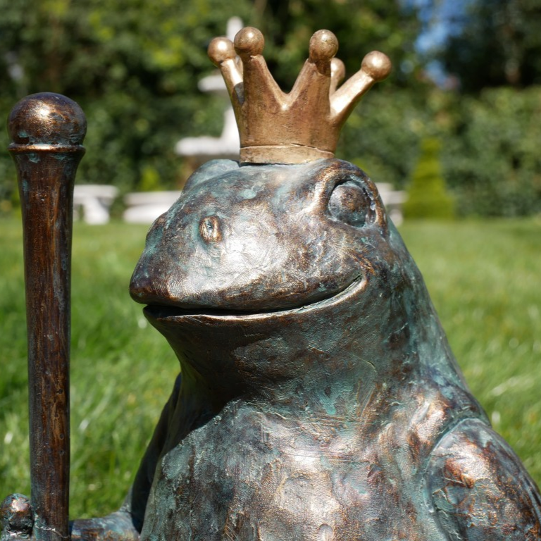 Green Resin King Frog Prince Garden Ornament Crown Frog Sculpture Bronze Effect