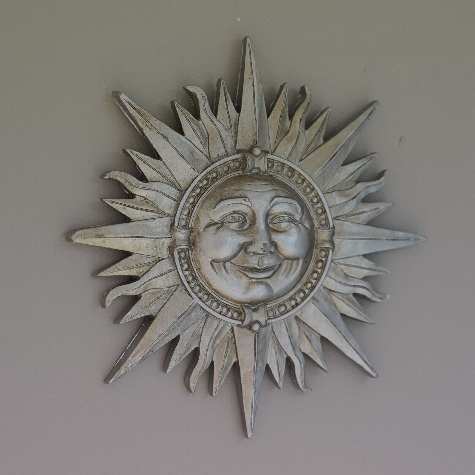 Silver Resin Sun Hanging Wall Plaque Garden Outdoor Home Smiling Statue Ornament