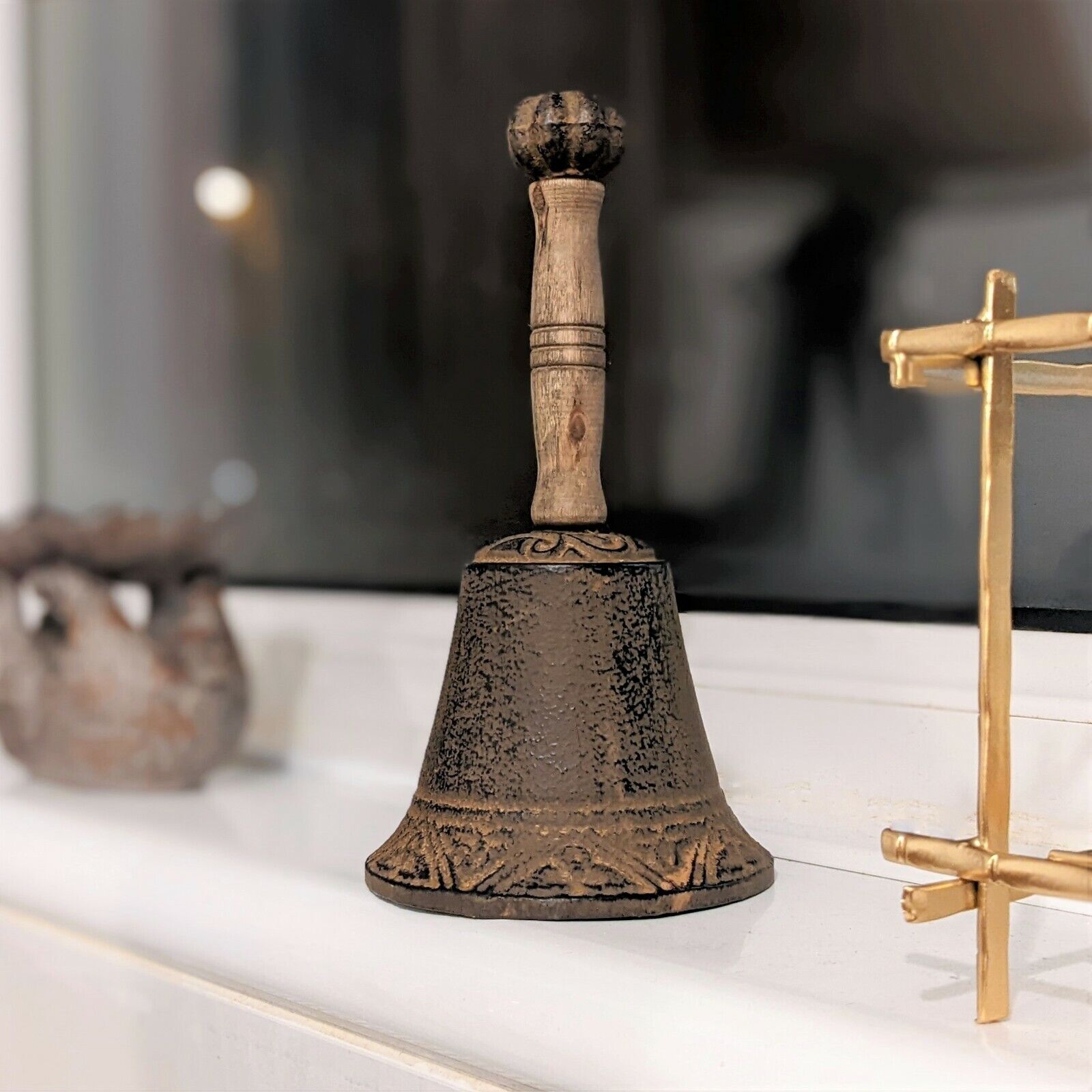 20cm Solid Cast Iron Wooden Handle School Dinner Hand Bell Reception Bell Chime
