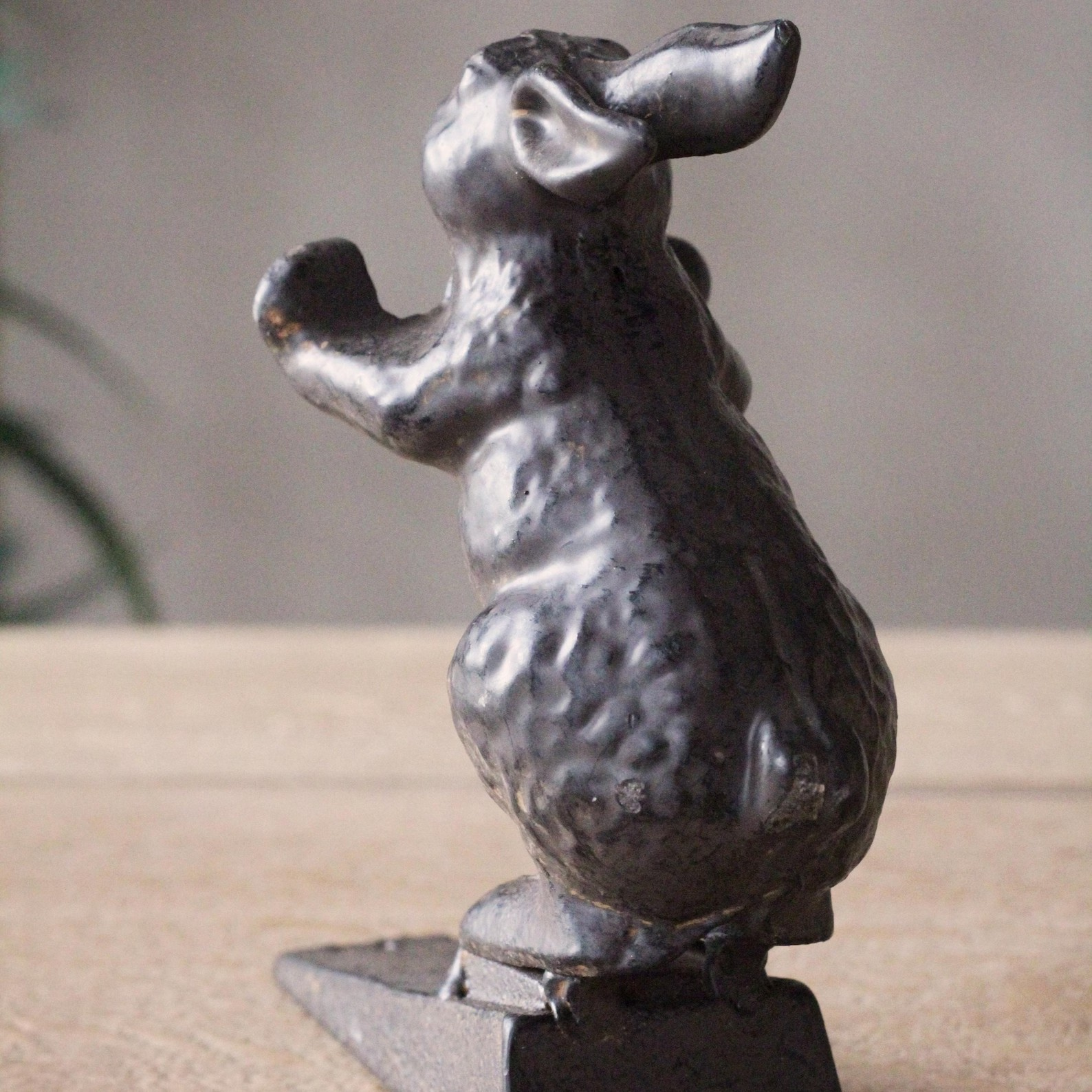 Cast Iron Brown Rabbit Doorstopper Hare Animal Floor Stop Rustic Door Wedge
