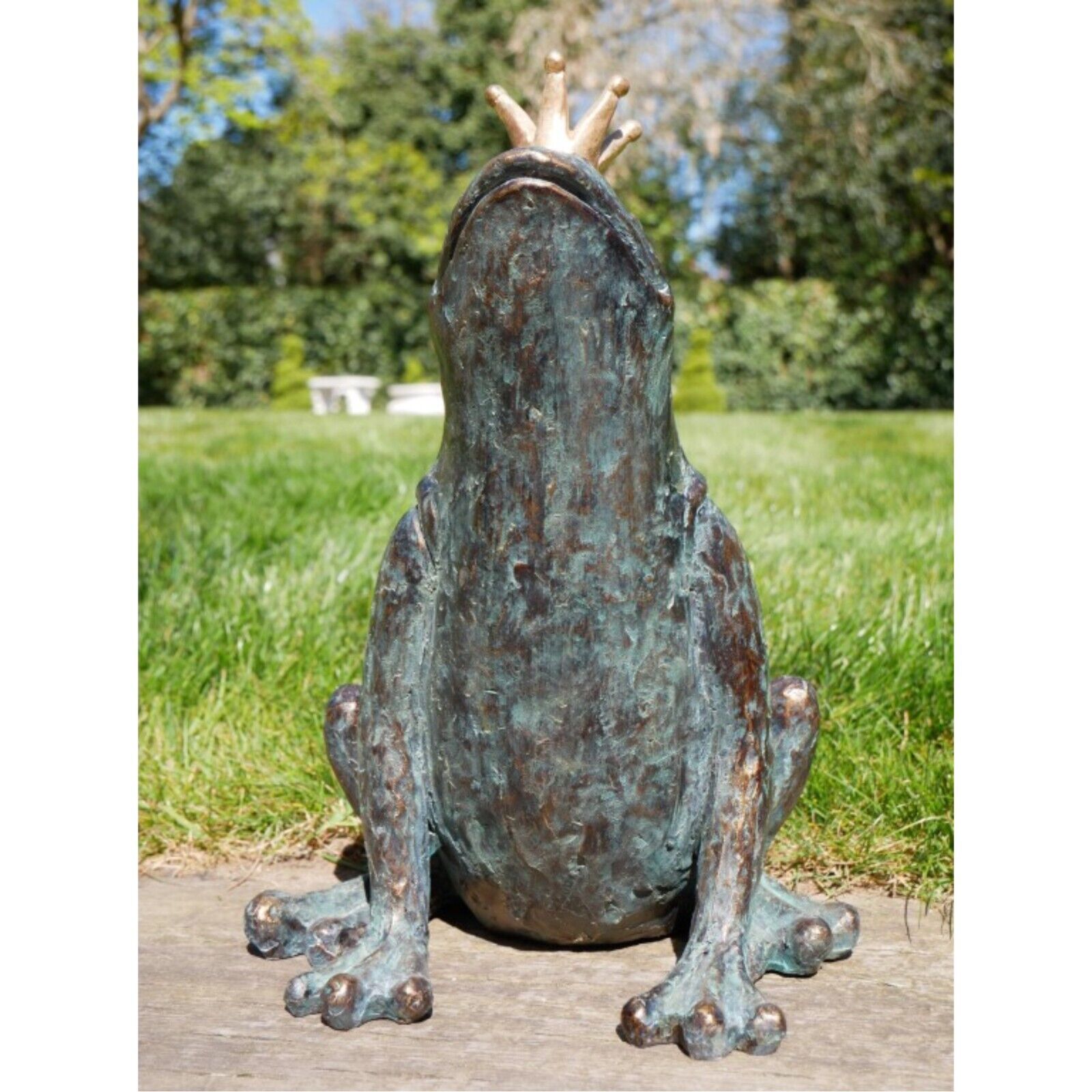 Resin Frog Prince Garden Ornament Sitting Green Frog With Crown Pond Sculpture