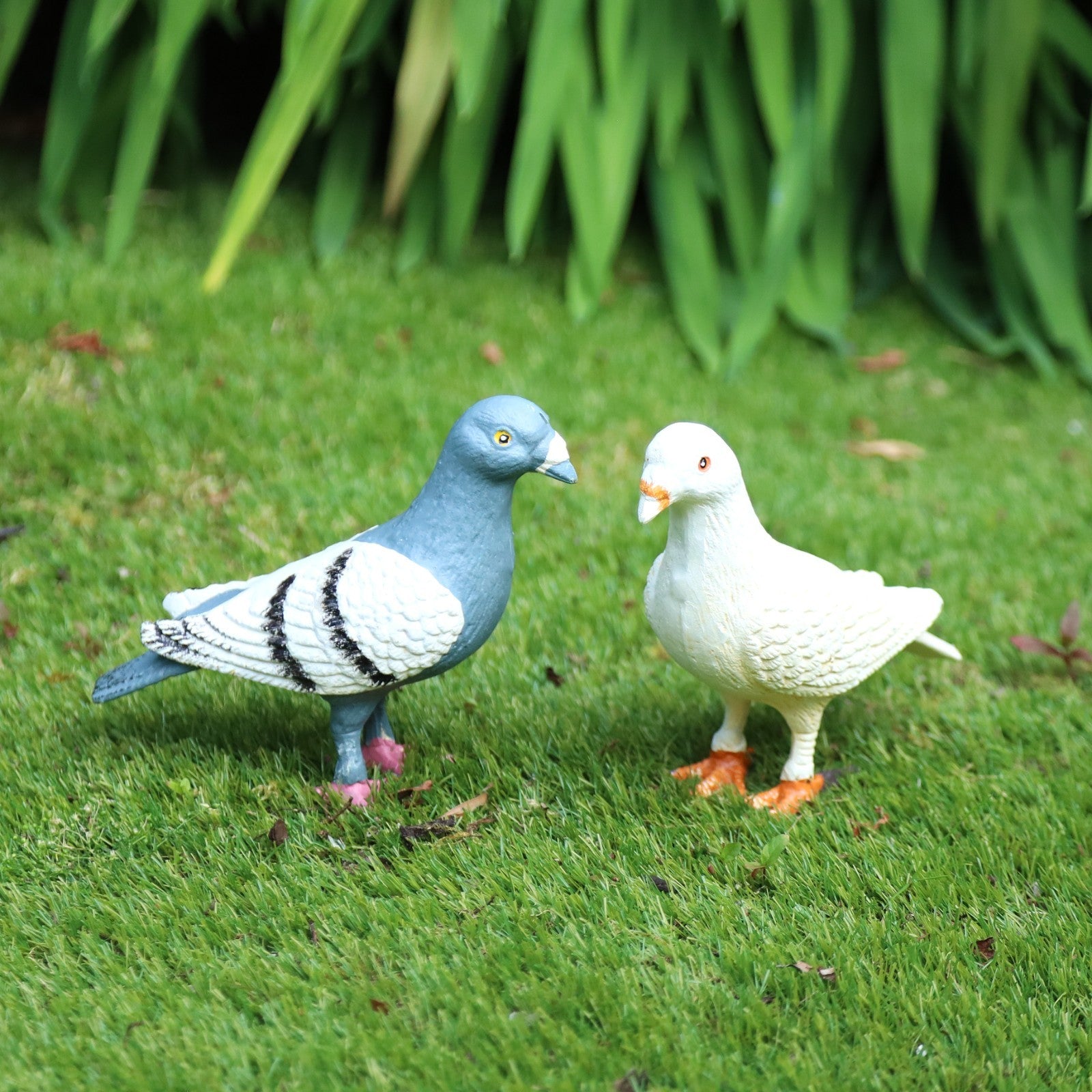 Cast Iron Pigeon & Dove Garden Ornament Paper Weight, Bookend Bird Statue Decor