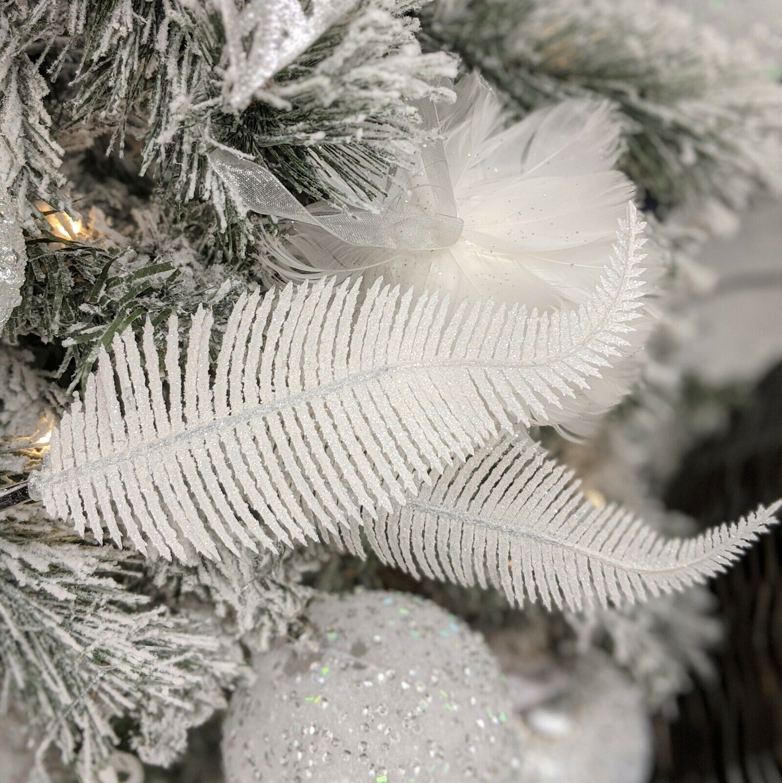 8 Pcs 22cm Christmas Xmas Tree Decoration Clip On Feathers Glittery Baubles 