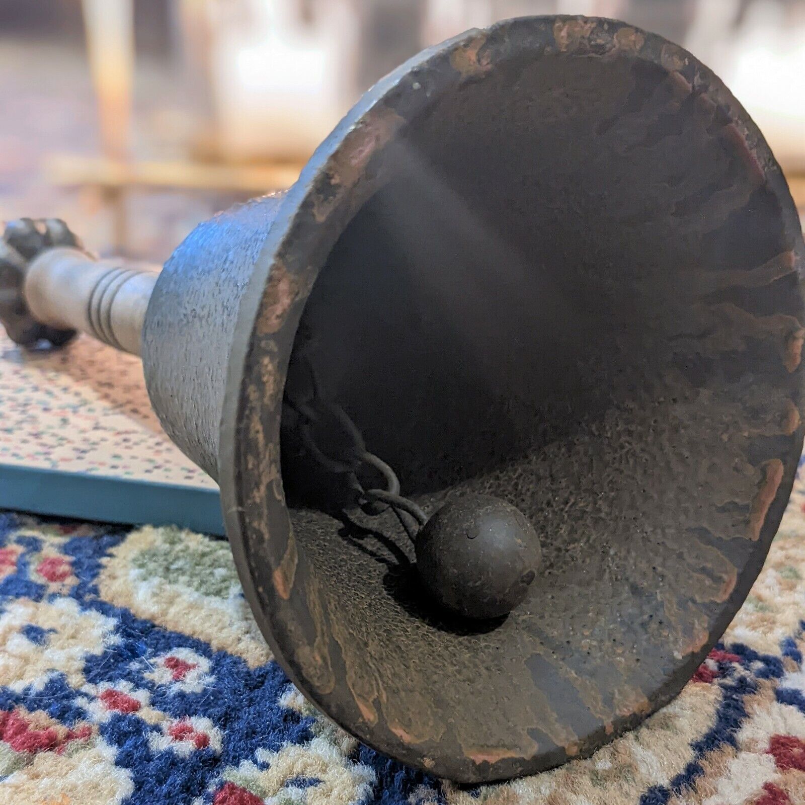 20cm Solid Cast Iron Wooden Handle School Dinner Hand Bell Reception Bell Chime