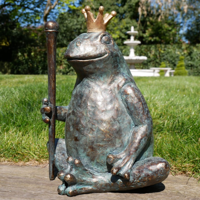 Green Resin King Frog Prince Garden Ornament Crown Frog Sculpture Bronze Effect