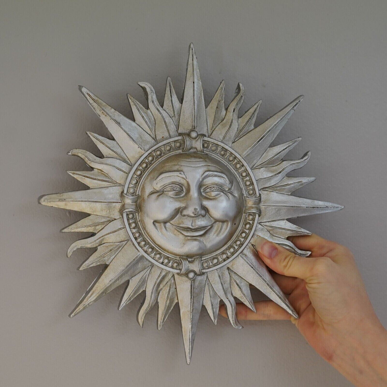 Silver Resin Sun Hanging Wall Plaque Garden Outdoor Home Smiling Statue Ornament