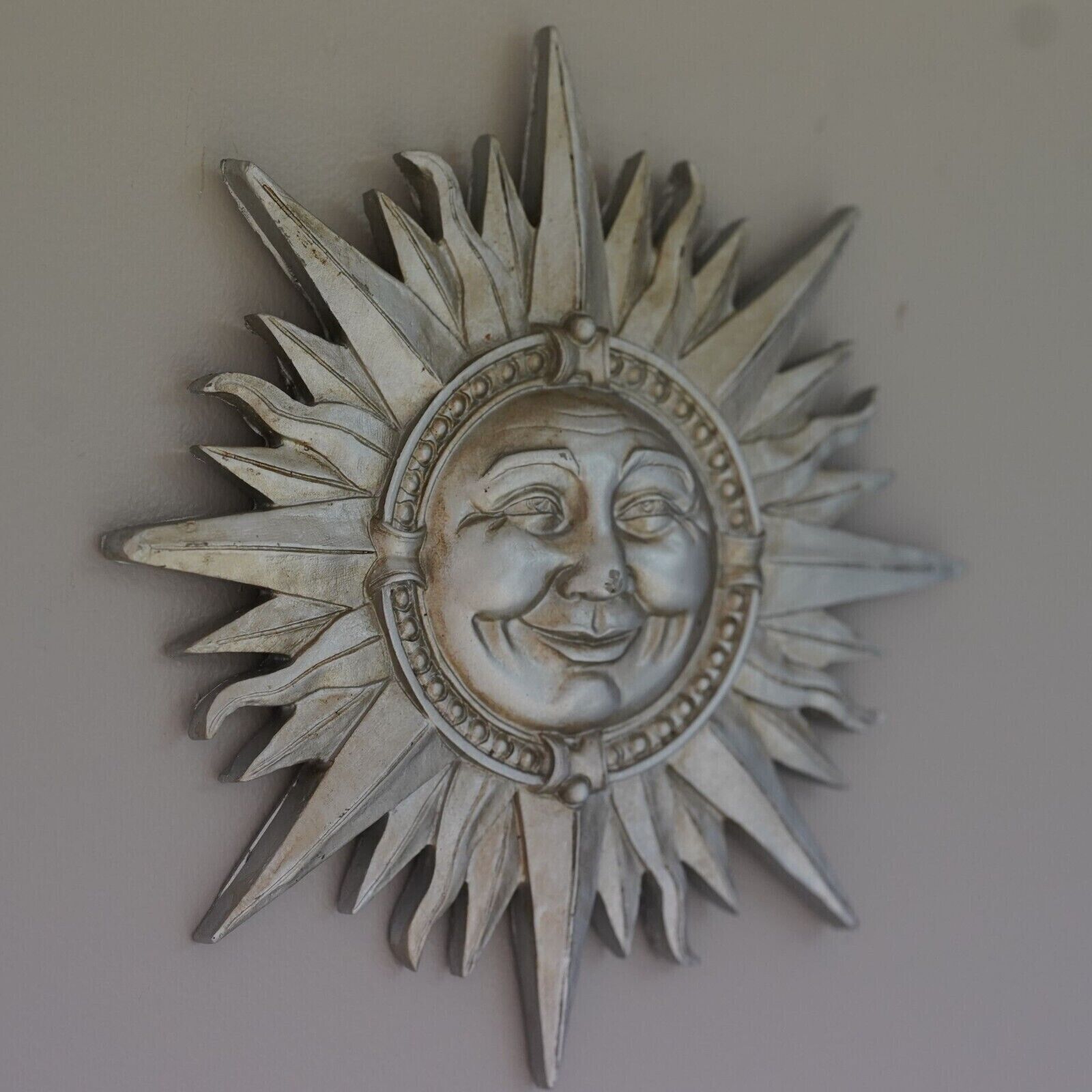 Silver Resin Sun Hanging Wall Plaque Garden Outdoor Home Smiling Statue Ornament