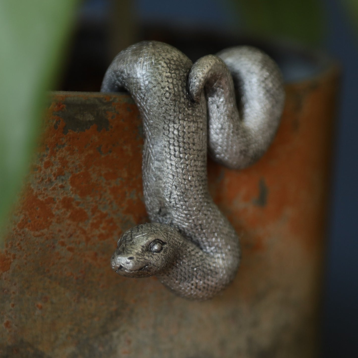 Resin Silver Snake Plant Pot Hanger Antique Animal Home Garden Decor Ornament