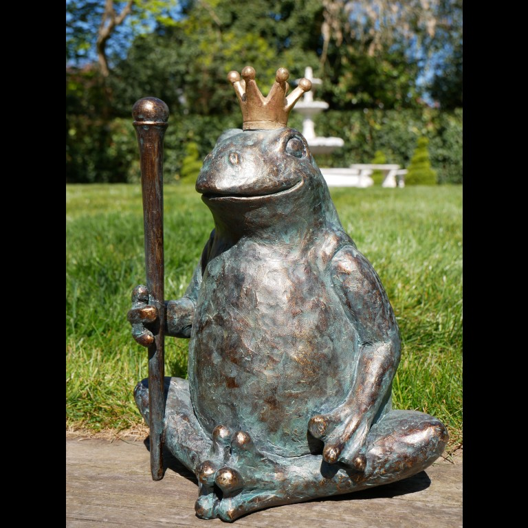 Green Resin King Frog Prince Garden Ornament Crown Frog Sculpture Bronze Effect